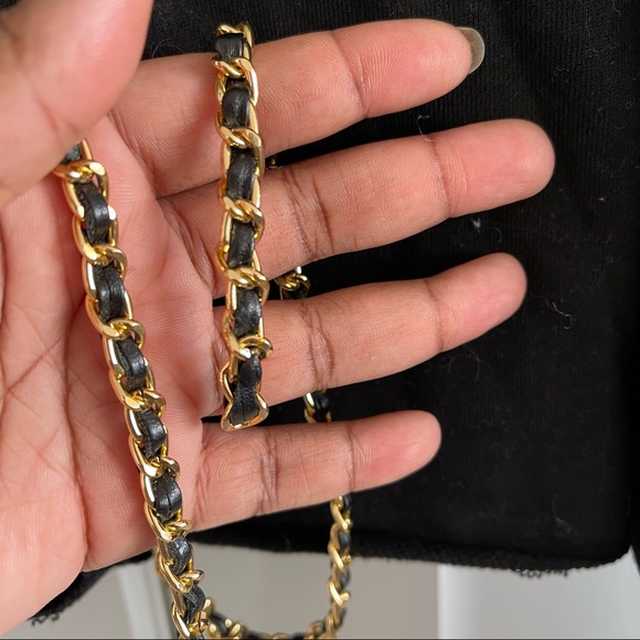 Black cropped hoodie with gold chain drawstring pulls - Picture 10 of 11